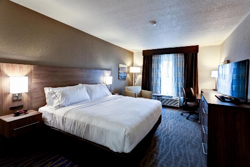 Holiday Inn Express & Suites Manhattan image 1