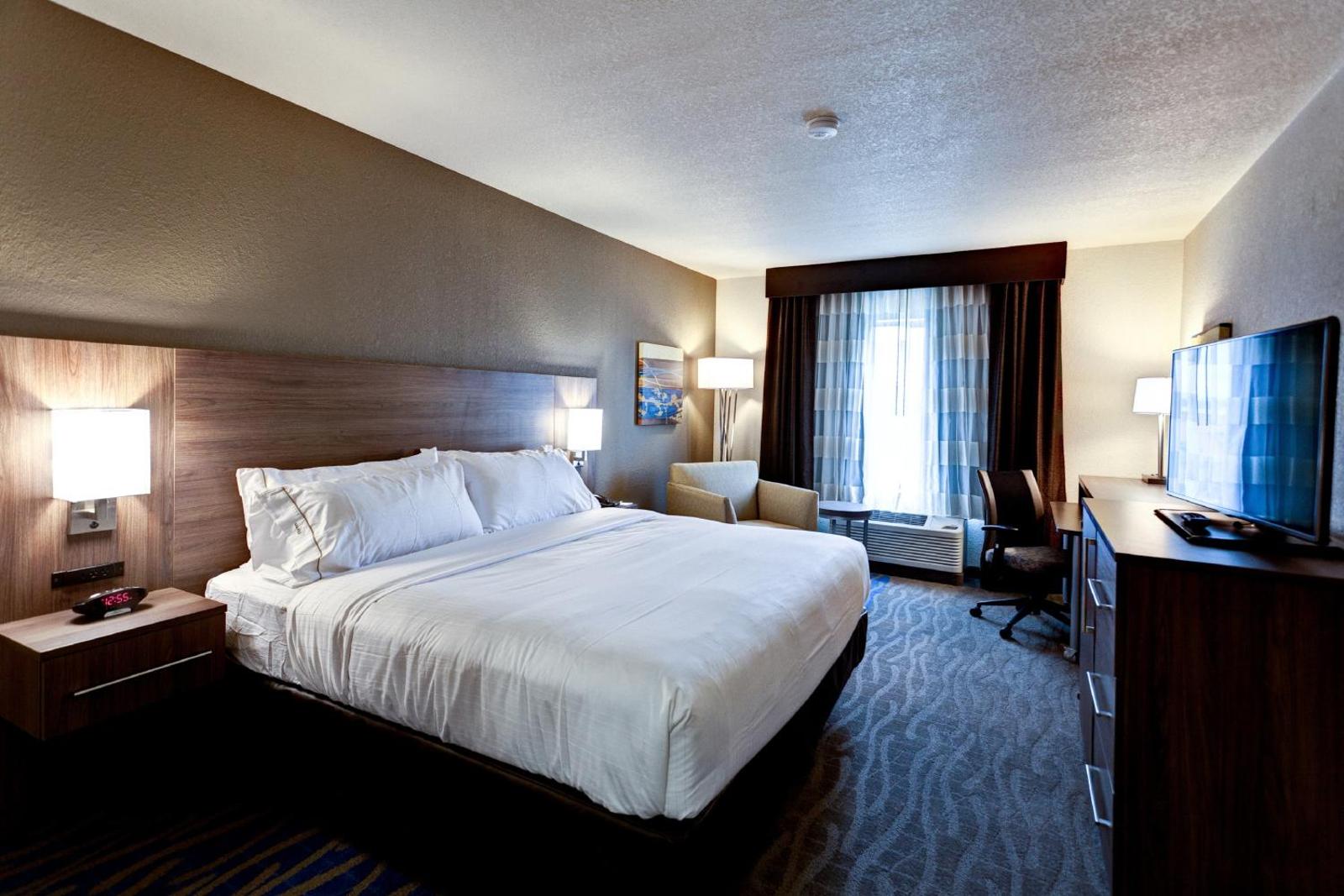 Holiday Inn Express & Suites Manhattan
