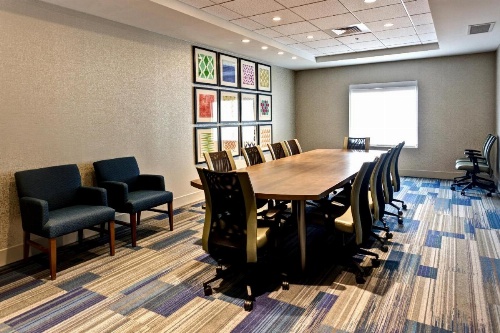 Holiday Inn Express & Suites Manhattan image 13