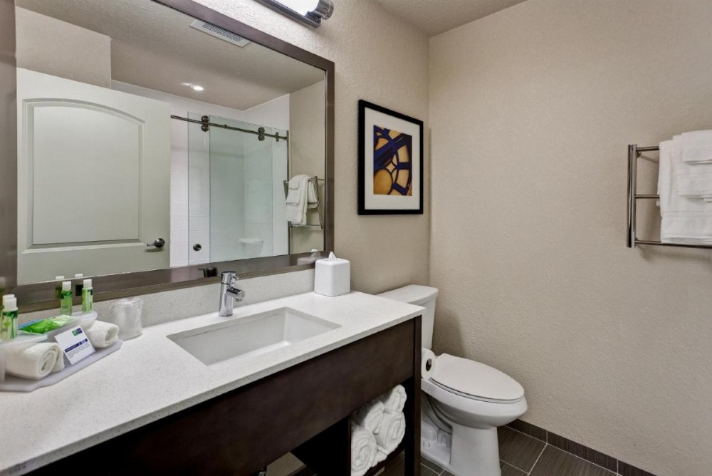 Holiday Inn Express & Suites Manhattan Image 15