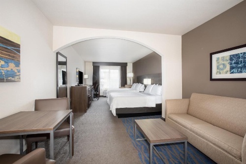 Holiday Inn Express & Suites Manhattan image 17