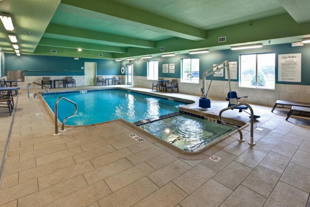 Holiday Inn Express & Suites Manhattan Image 22