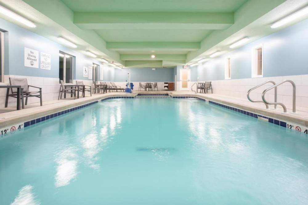 Holiday Inn Express & Suites Manhattan Image 26
