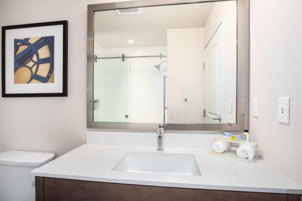 Holiday Inn Express & Suites Manhattan Image 27