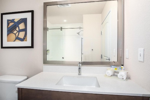 Holiday Inn Express & Suites Manhattan image 27