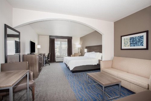 Holiday Inn Express & Suites Manhattan image 3
