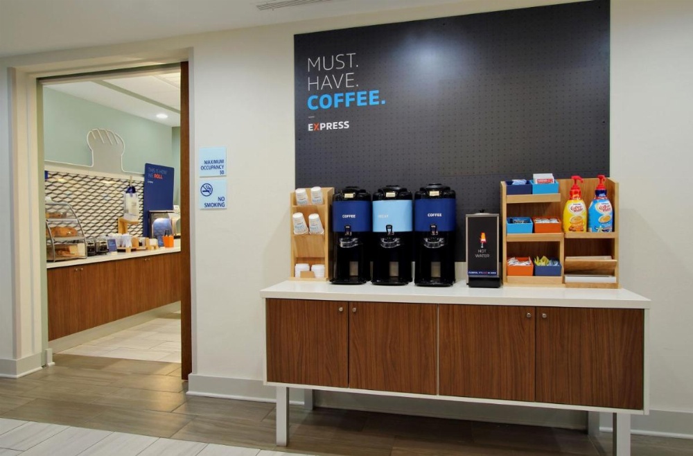 Holiday Inn Express & Suites Manhattan Image 30