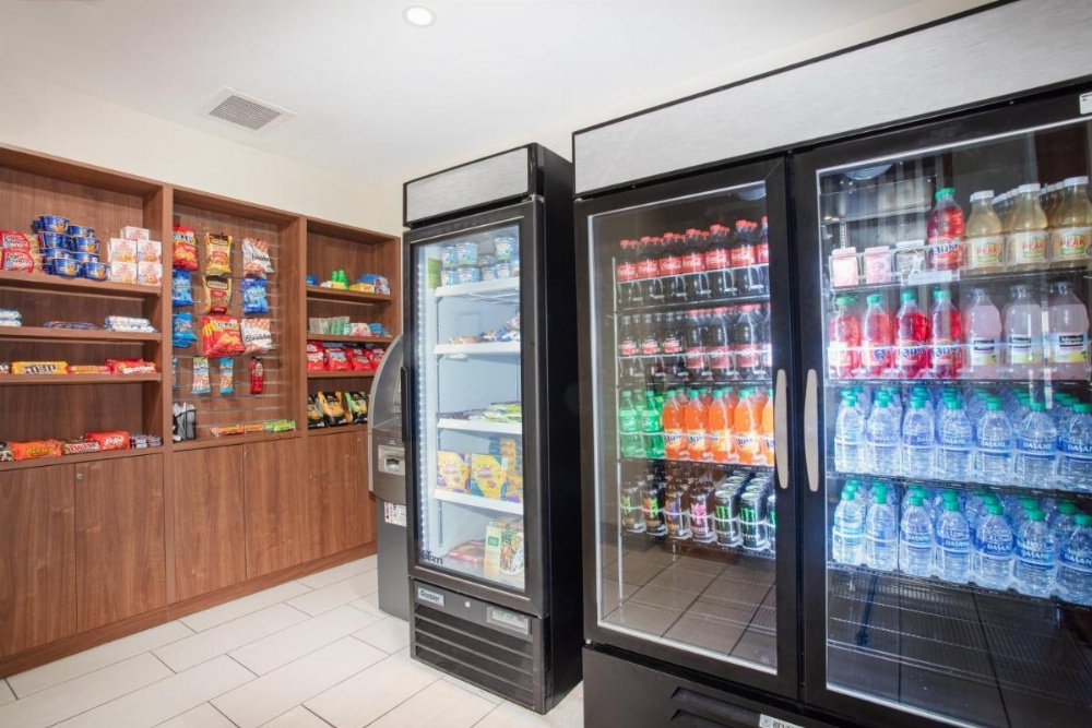 Holiday Inn Express & Suites Manhattan Image 34