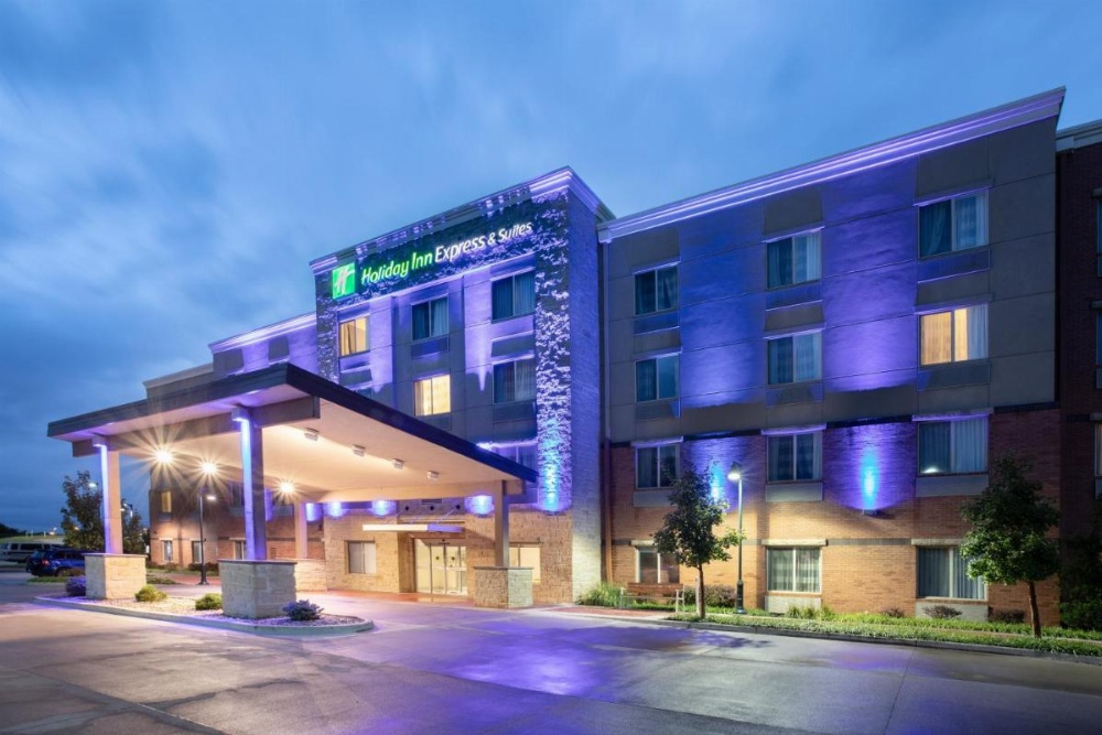 Holiday Inn Express & Suites Manhattan Image 35