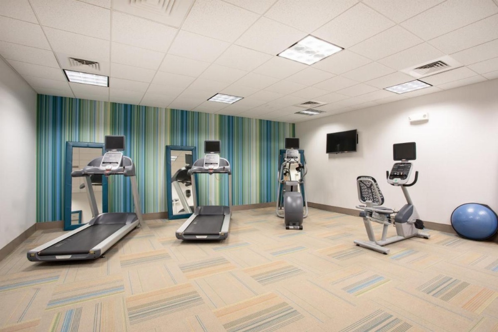 Holiday Inn Express & Suites Manhattan Image 37