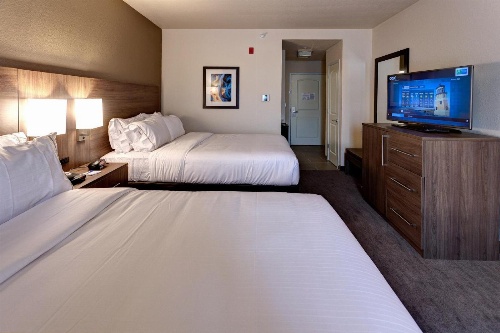 Holiday Inn Express & Suites Manhattan image 4