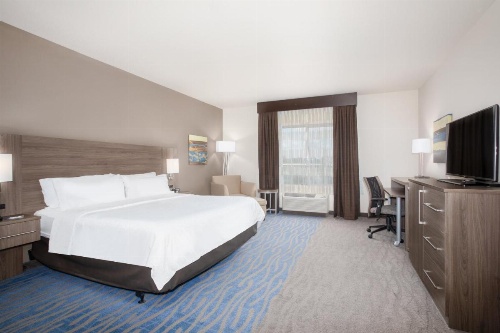 Holiday Inn Express & Suites Manhattan image 7