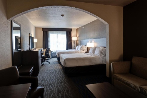 Holiday Inn Express & Suites Manhattan image 8