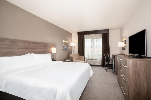 Holiday Inn Express & Suites Manhattan image 9